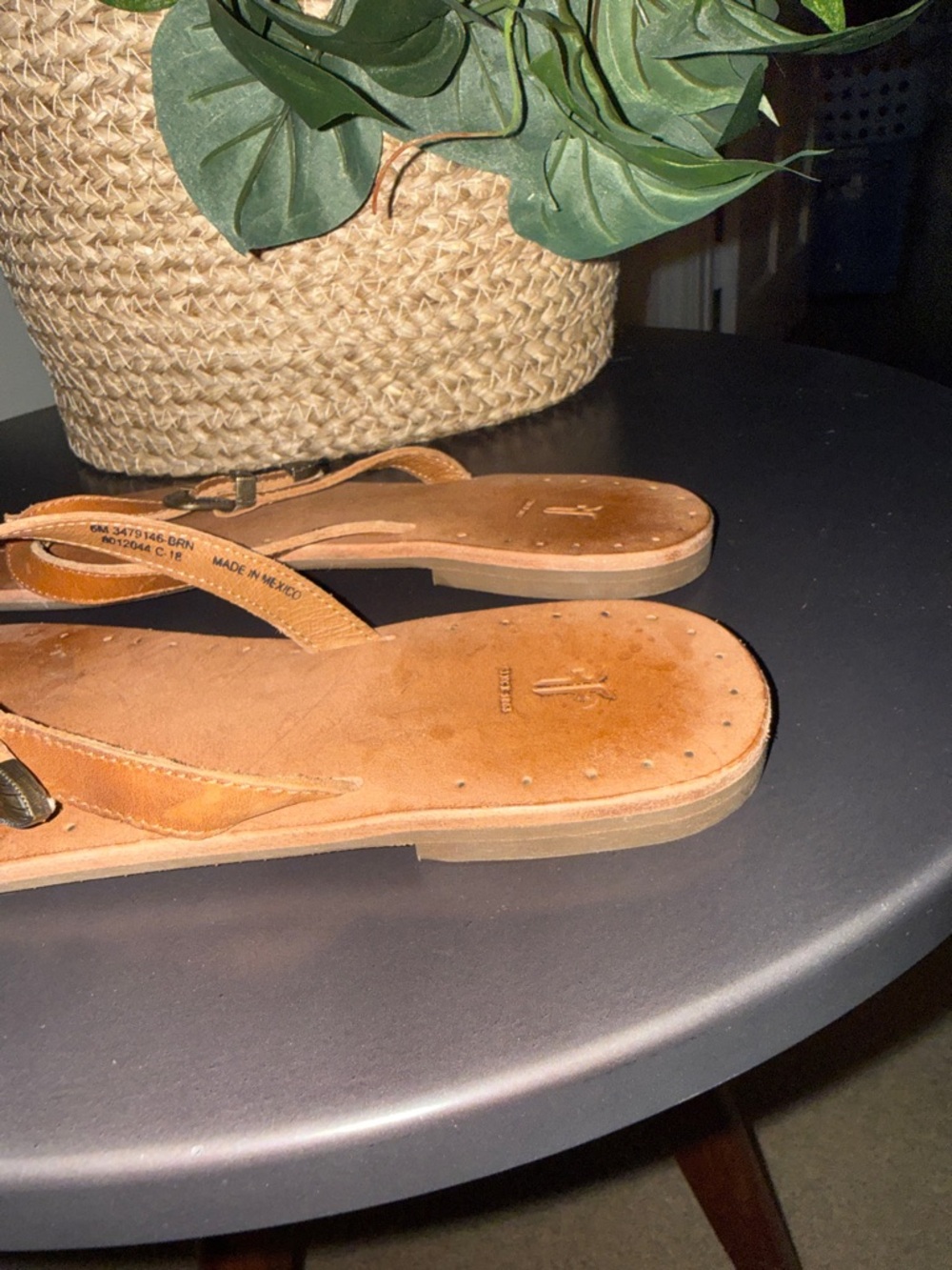 Frye Leather Buckle Thong Sandals in Tan Size 6 Made in Mexico - Picture 9 of 11